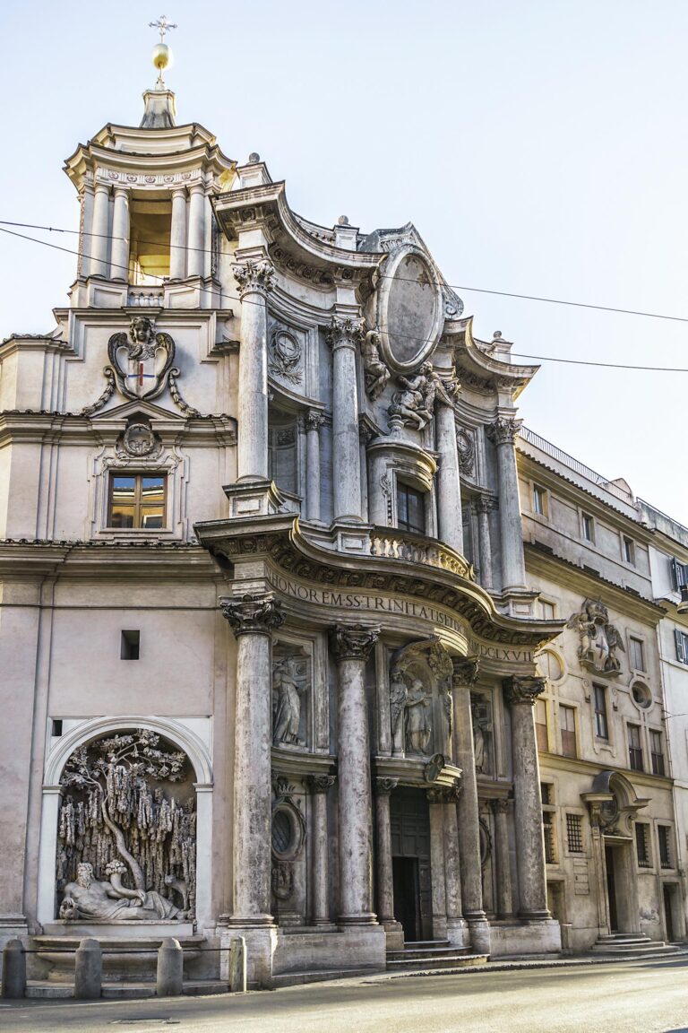 San Carlo alle Quattro Fontane e i luoghi romani